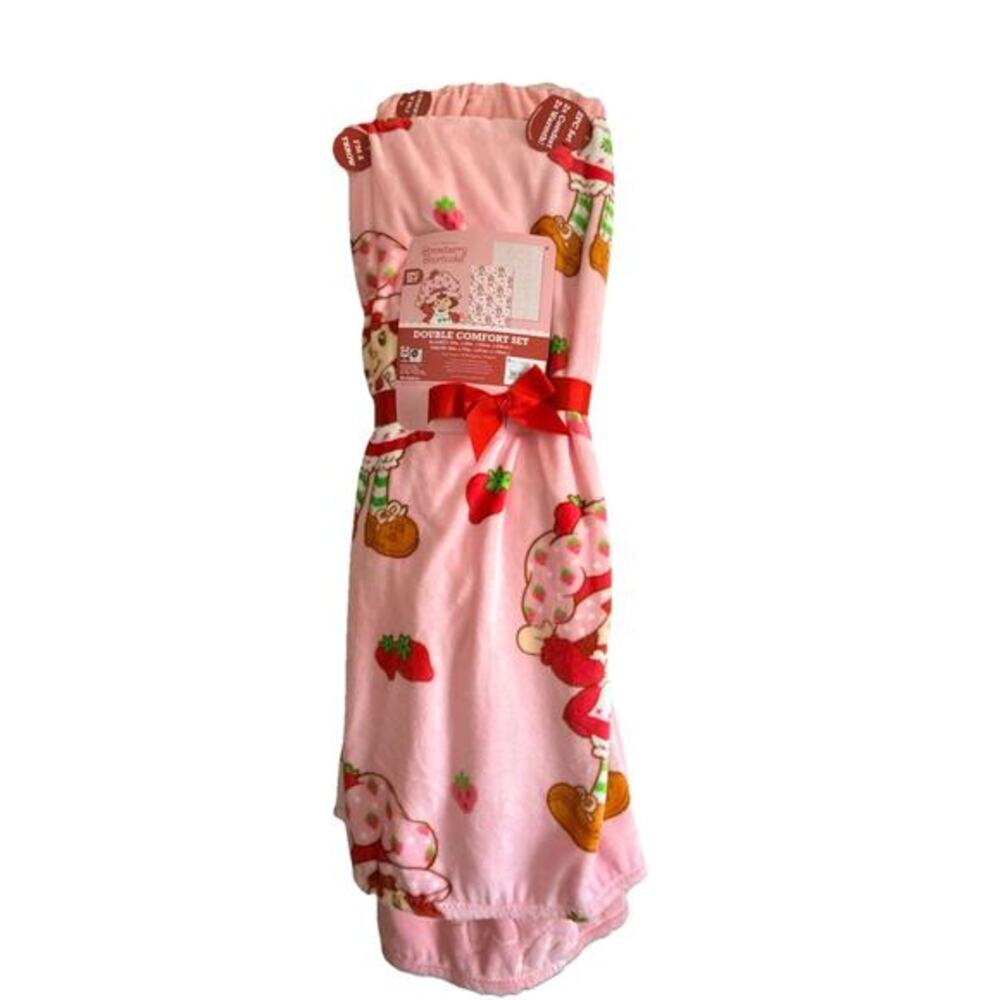 Strawberry Shortcake Double Throw And Blanket Set NWT Hard To find‎